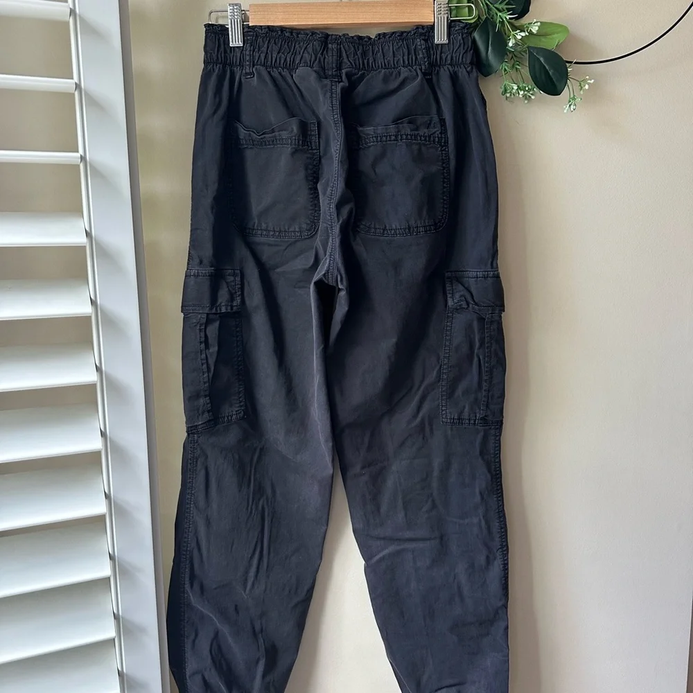 American Eagle Outfitters Charcoal Cropped Cargo Pants - Picture 4 of 10